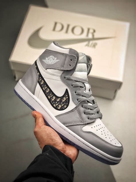 scarpe dior costo|sneakers dior.